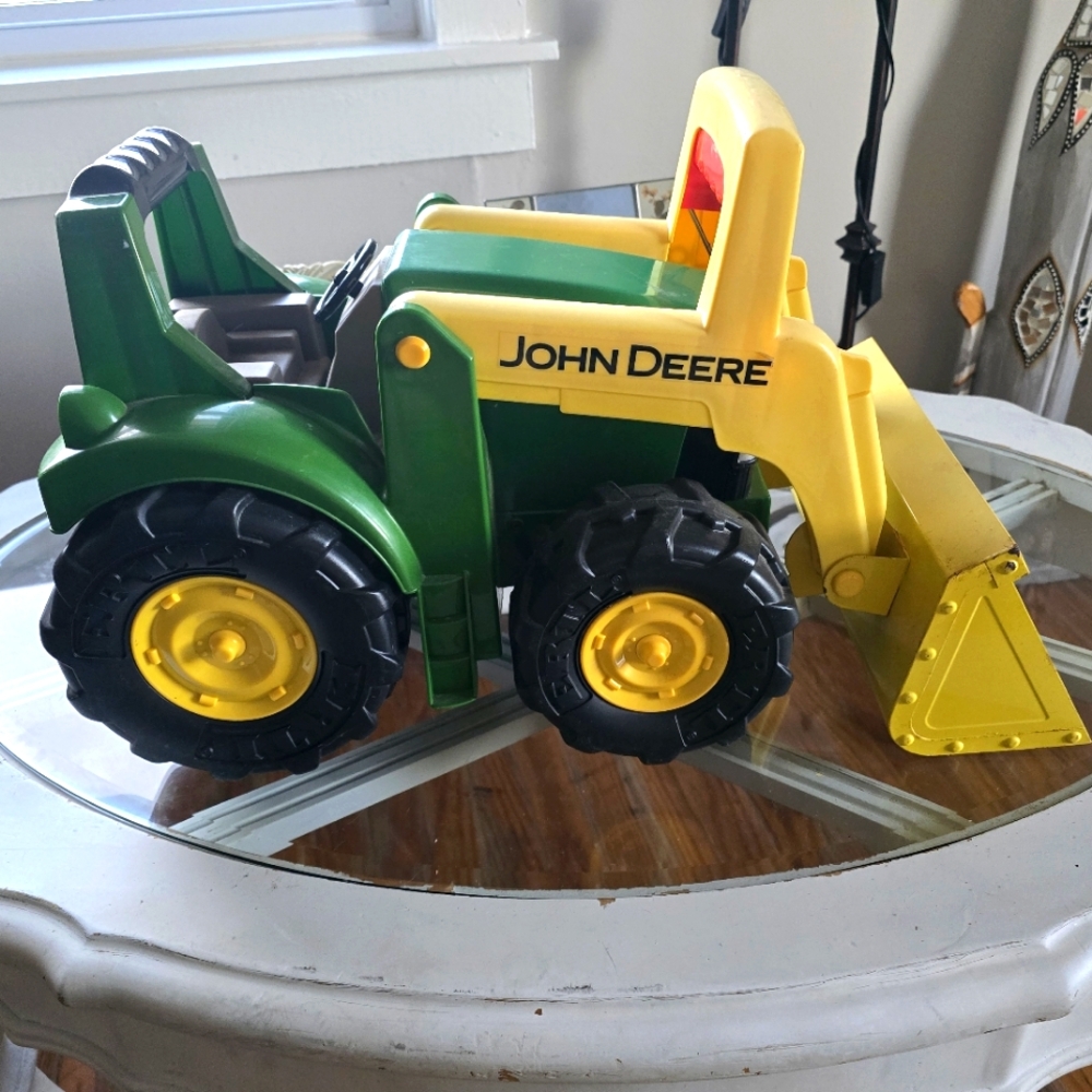 John Deere Green and Yellow Toddler Ride-on Digging Toy Tractor